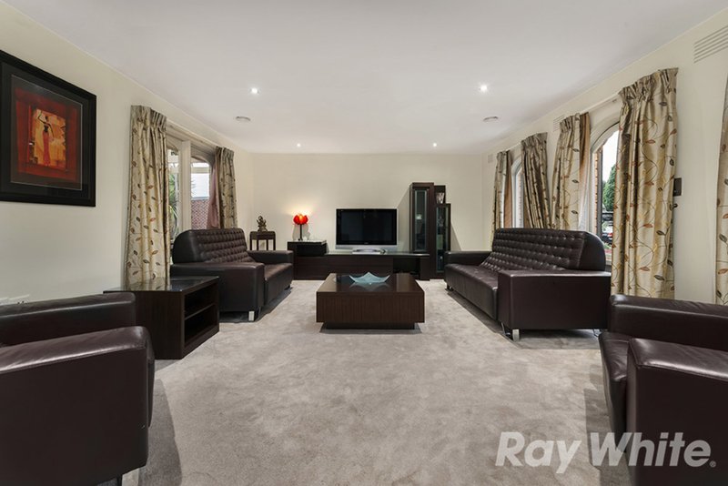 Photo - 2 Scotsburn Close, Mulgrave VIC 3170 - Image 2