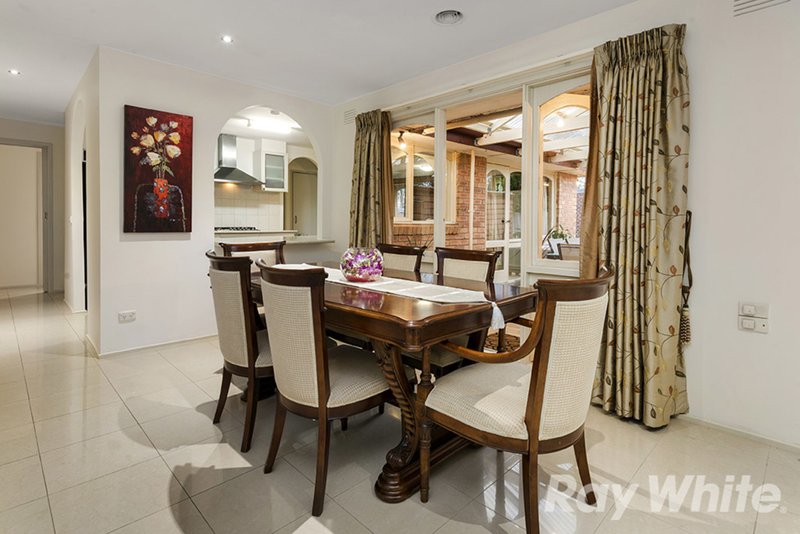 Photo - 2 Scotsburn Close, Mulgrave VIC 3170 - Image 3