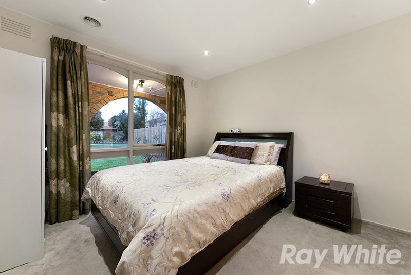 Photo - 2 Scotsburn Close, Mulgrave VIC 3170 - Image 5