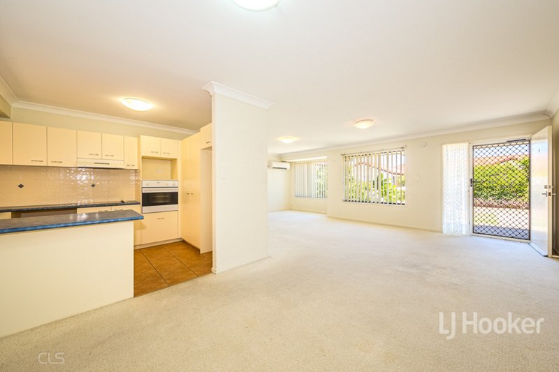 Photo - 2 Seabreeze Court, Spinnaker Drive, Sandstone Point QLD 4511 - Image 3