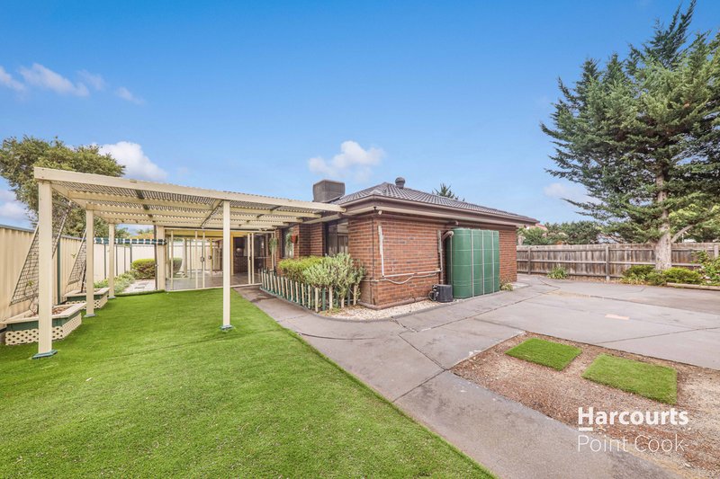 Photo - 2 Seine Close, Werribee VIC 3030 - Image 22