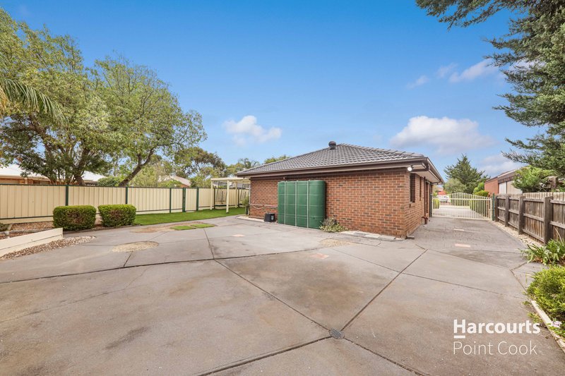 Photo - 2 Seine Close, Werribee VIC 3030 - Image 23