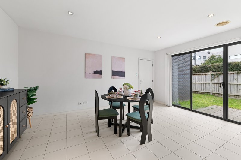 Photo - 2 Selhurst Park Road, Mulgrave VIC 3170 - Image 4