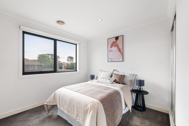 Photo - 2 Selhurst Park Road, Mulgrave VIC 3170 - Image 6