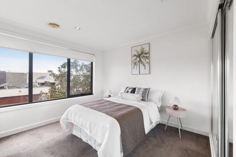Photo - 2 Selhurst Park Road, Mulgrave VIC 3170 - Image 7