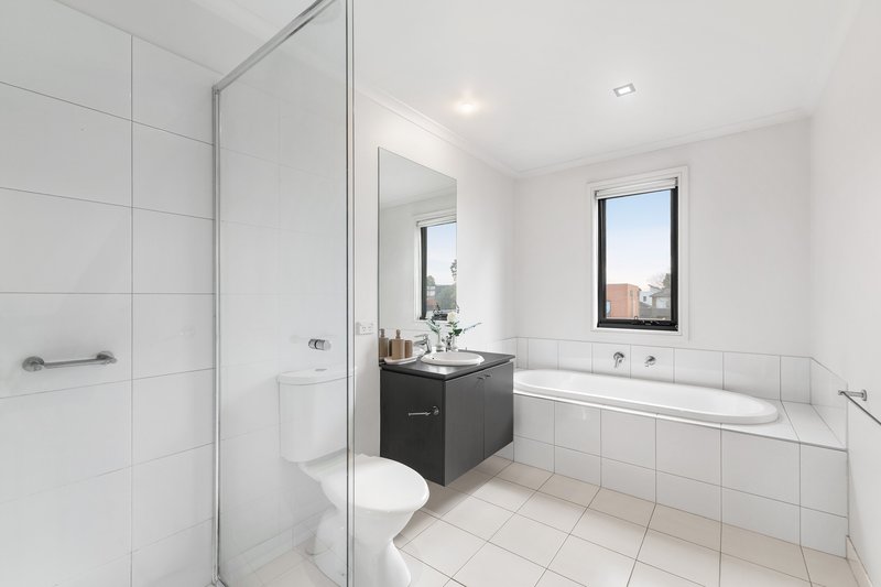 Photo - 2 Selhurst Park Road, Mulgrave VIC 3170 - Image 8