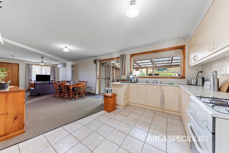 Photo - 2 Settlers Hill Rise, Pakenham VIC 3810 - Image 3