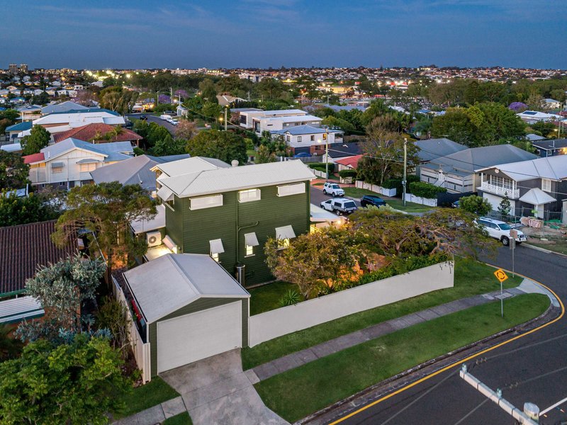 Photo - 2 Shackleton Street, Kedron QLD 4031 - Image 4