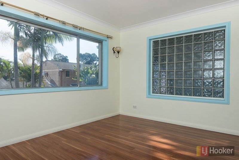 Photo - 2 Sharland Place, Smithfield NSW 2164 - Image 4