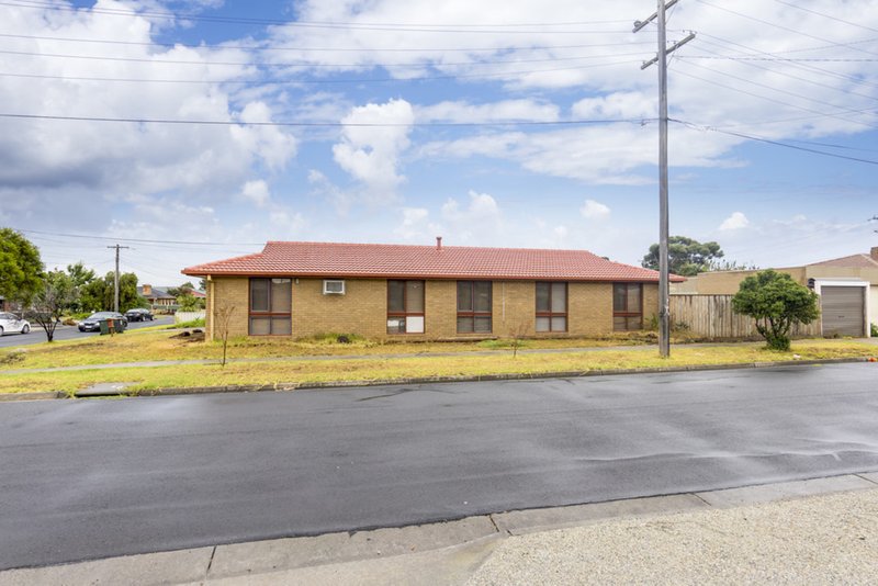 Photo - 2 Shearer Close, Hoppers Crossing VIC 3029 - Image 2