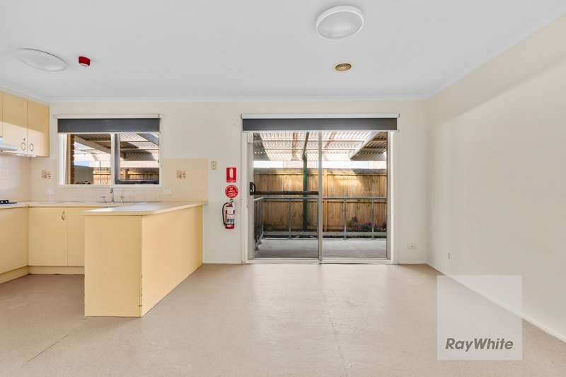 Photo - 2 Sheoak Court, Meadow Heights VIC 3048 - Image 5