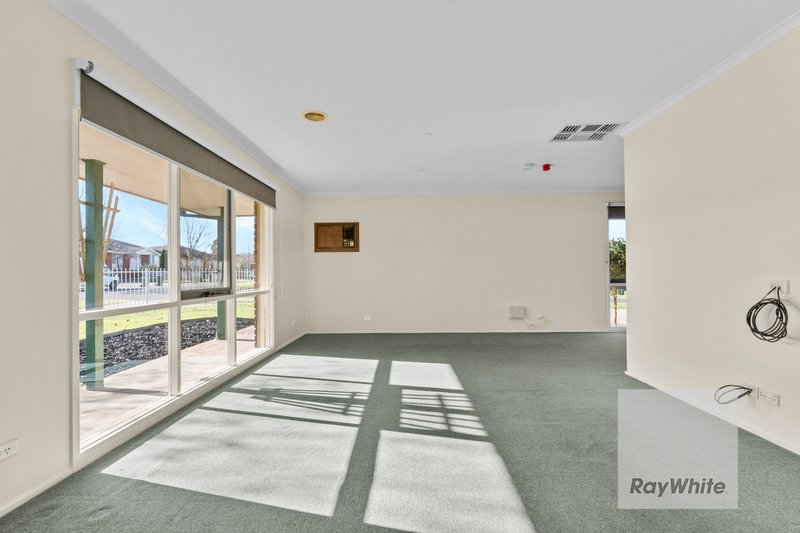 Photo - 2 Sheoak Court, Meadow Heights VIC 3048 - Image 6