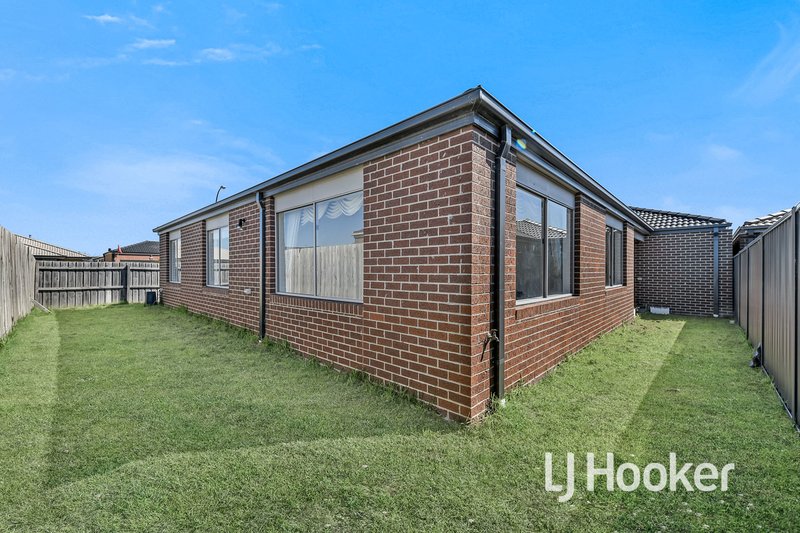 Photo - 2 Shorey Place, Cranbourne West VIC 3977 - Image 16