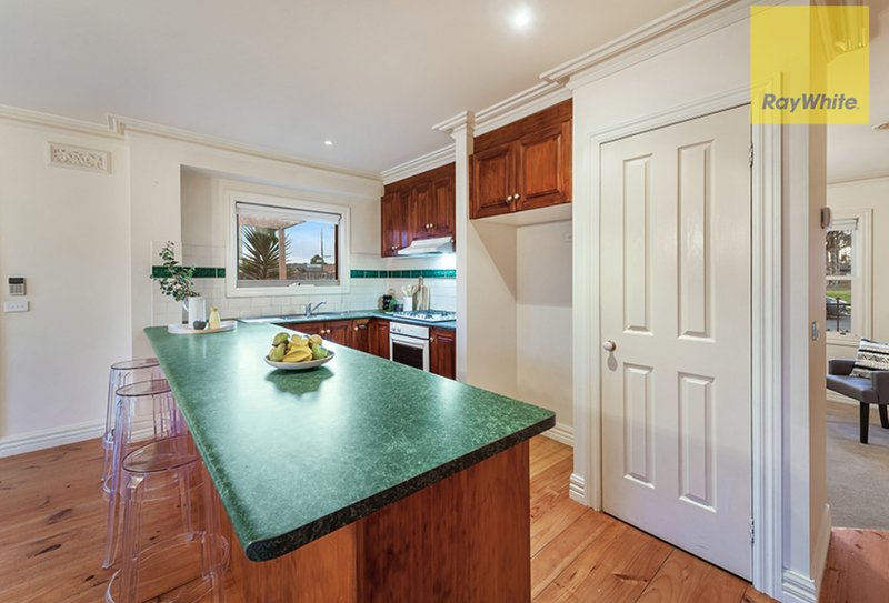 Photo - 2 Simmonds Place, Roxburgh Park VIC 3064 - Image 2