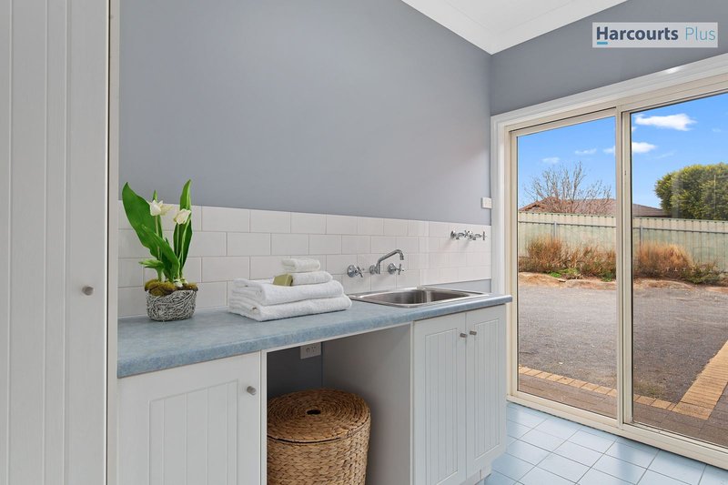 Photo - 2 Skipper Close, Hallett Cove SA 5158 - Image 16