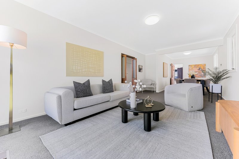 Photo - 2 Solar Court, Glen Waverley VIC 3150 - Image 2