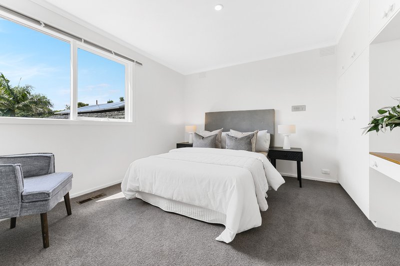 Photo - 2 Solar Court, Glen Waverley VIC 3150 - Image 10