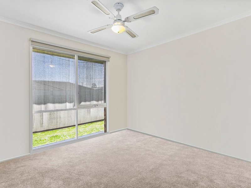 Photo - 2 Souhail Court, Berwick VIC 3806 - Image 5