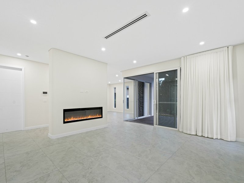 Photo - 2 Split Close, Prestons NSW 2170 - Image 2