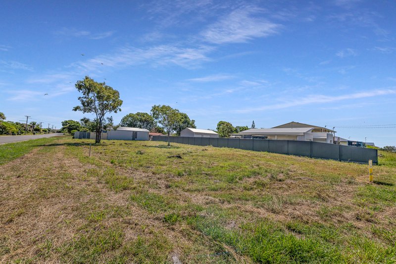 Photo - 2 Spray Street, Burnett Heads QLD 4670 - Image 15