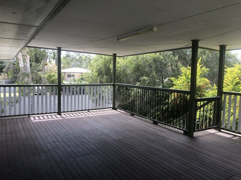 Photo - 2 Spring Crescent, Dysart QLD 4745 - Image 5