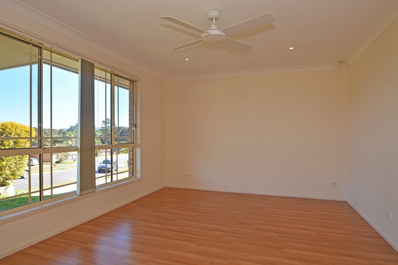 Photo - 2 Springvale Circuit, Cameron Park NSW 2285 - Image 8