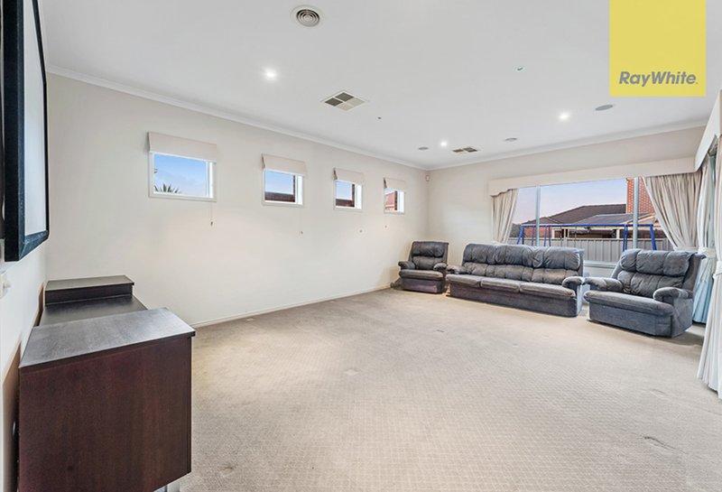 Photo - 2 St Cloud Green, Craigieburn VIC 3064 - Image 5