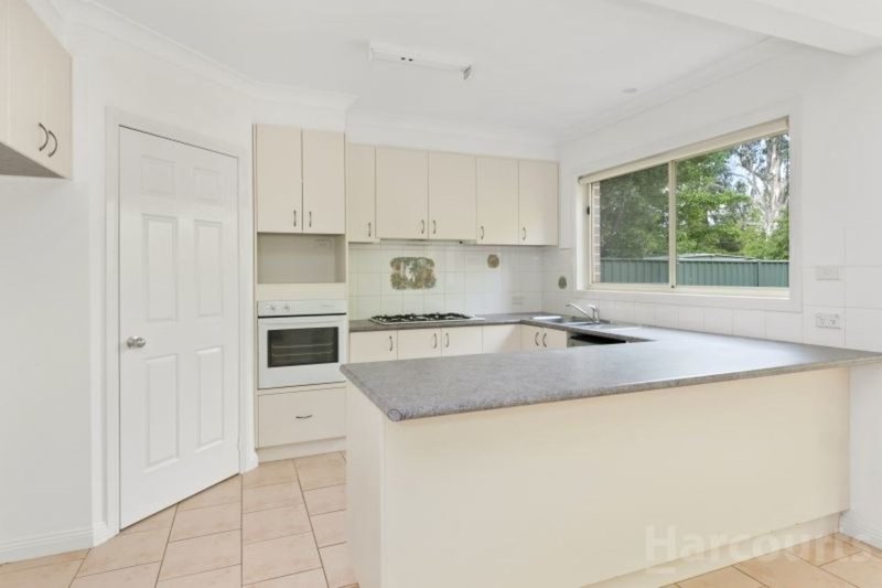 Photo - 2 St Glens Way, Lake Gardens VIC 3355 - Image 6