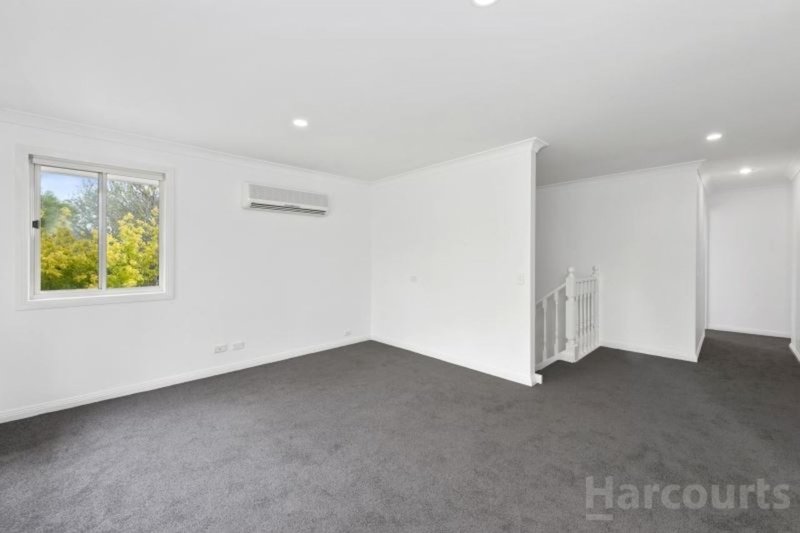 Photo - 2 St Glens Way, Lake Gardens VIC 3355 - Image 11