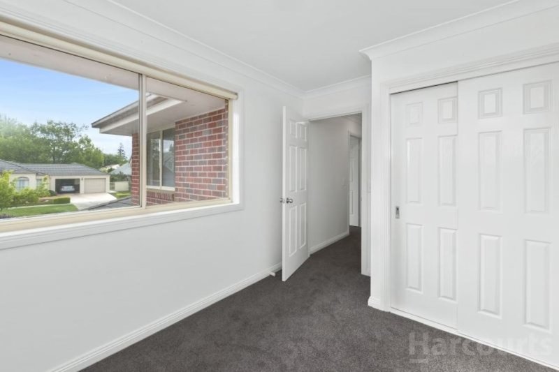 Photo - 2 St Glens Way, Lake Gardens VIC 3355 - Image 12