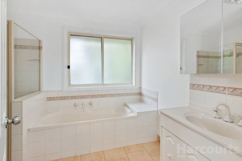 Photo - 2 St Glens Way, Lake Gardens VIC 3355 - Image 14