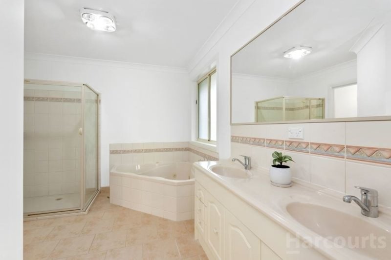 Photo - 2 St Glens Way, Lake Gardens VIC 3355 - Image 17