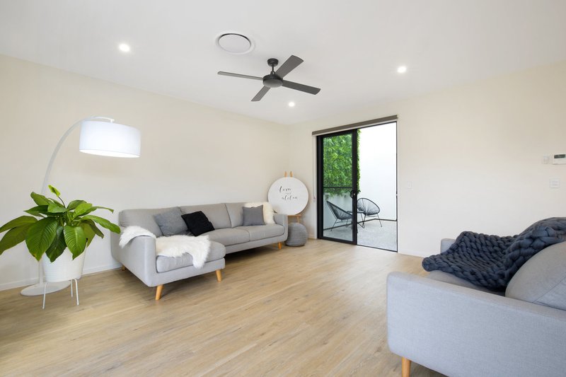 Photo - 2 St Quentin Ave , Maroochydore QLD 4558 - Image 3