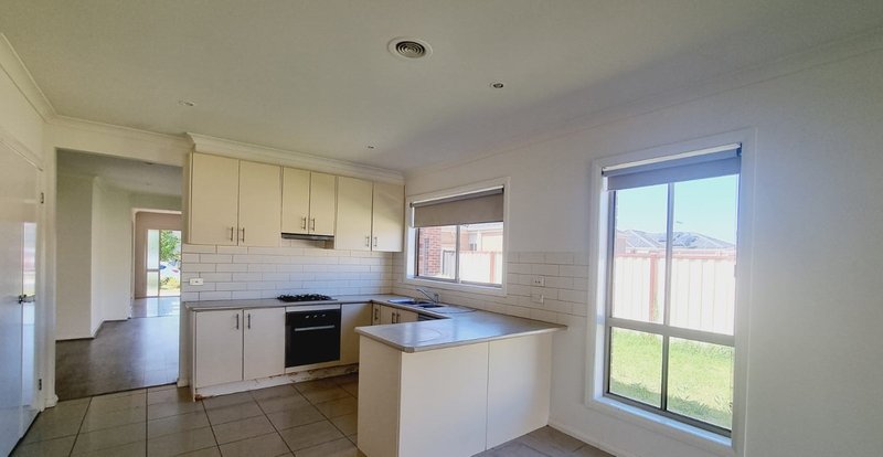 Photo - 2 Stallion Court, Truganina VIC 3029 - Image 7