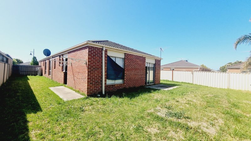 Photo - 2 Stallion Court, Truganina VIC 3029 - Image 12