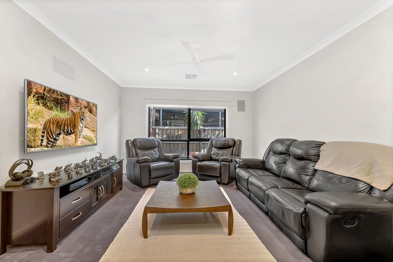 Photo - 2 Stanhope Crescent, South Morang VIC 3752 - Image 10