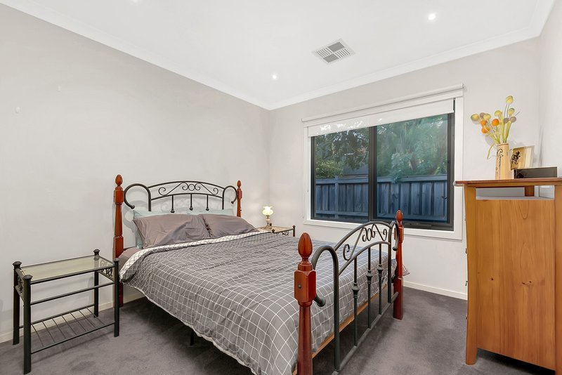 Photo - 2 Stanhope Crescent, South Morang VIC 3752 - Image 14