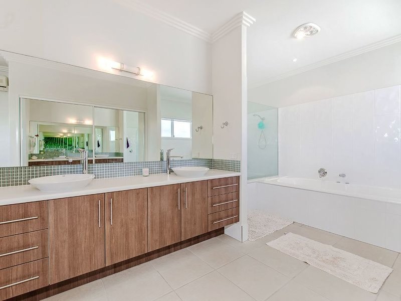 Photo - 2 Starfish Way, Twin Waters QLD 4564 - Image 13