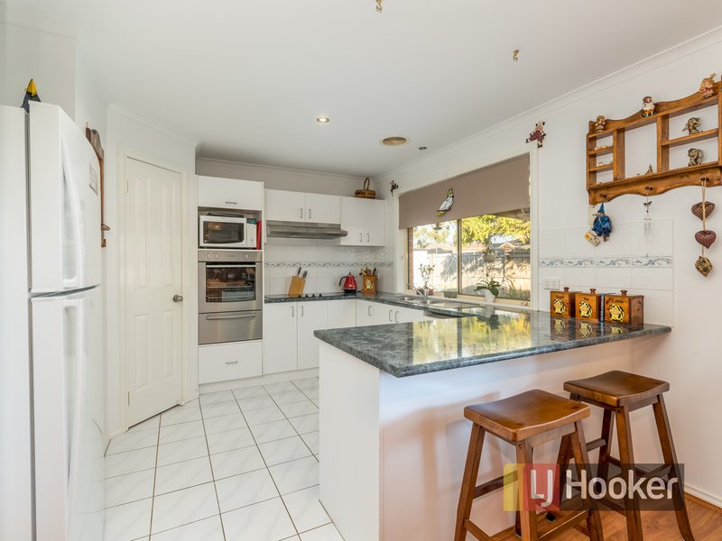 Photo - 2 Stephellen Way, Cranbourne West VIC 3977 - Image 5