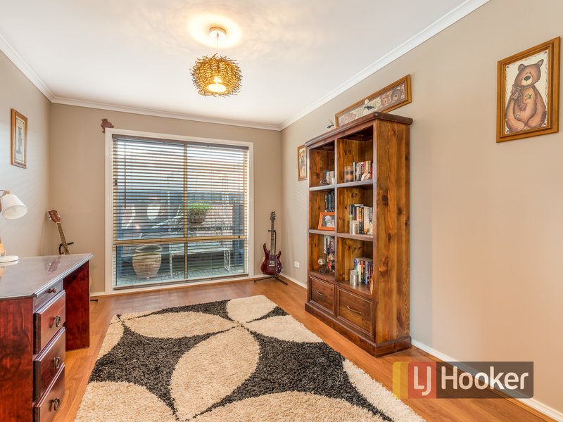 Photo - 2 Stephellen Way, Cranbourne West VIC 3977 - Image 7