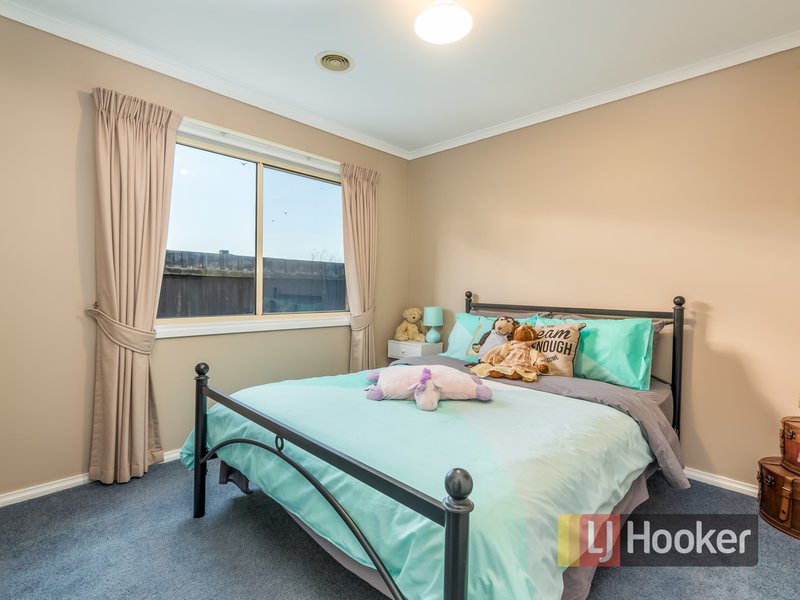 Photo - 2 Stephellen Way, Cranbourne West VIC 3977 - Image 11