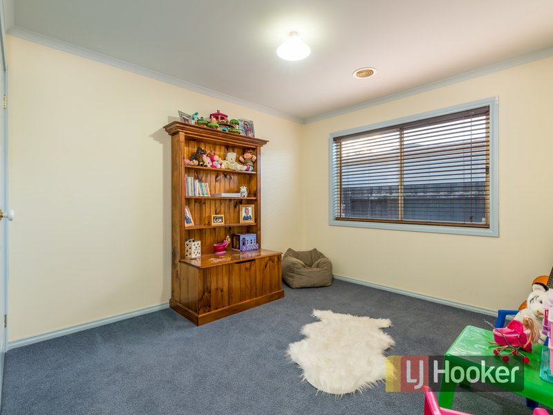 Photo - 2 Stephellen Way, Cranbourne West VIC 3977 - Image 12