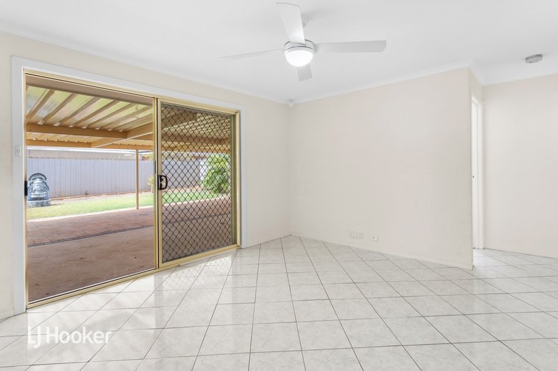 Photo - 2 Sterling Court, Smithfield Plains SA 5114 - Image 9