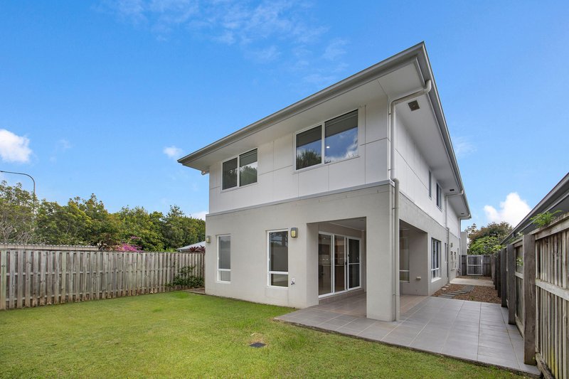 2 Stillwater Court, Hope Island QLD 4212