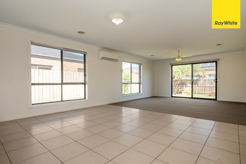 Photo - 2 Stipa Place, Brookfield VIC 3338 - Image 6