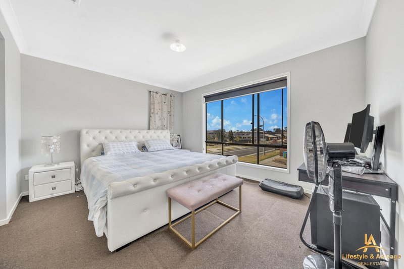 Photo - 2 Strathcona Avenue, Clyde VIC 3978 - Image 5