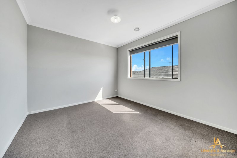 Photo - 2 Strathcona Avenue, Clyde VIC 3978 - Image 8