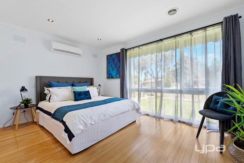 Photo - 2 Stratton Close, Kings Park VIC 3021 - Image 7