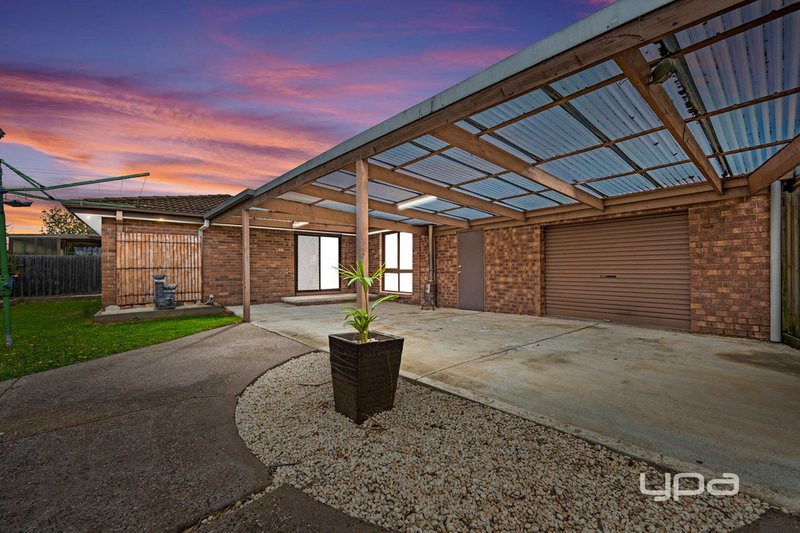 Photo - 2 Stratton Close, Kings Park VIC 3021 - Image 12