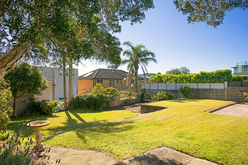 Photo - 2 Summit Avenue, Dee Why NSW 2099 - Image 7